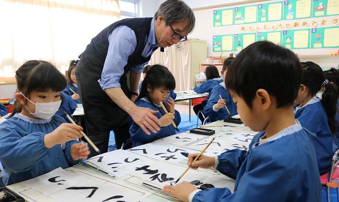 書き初め (聖和学院幼稚園・聖和学院第二幼稚園)