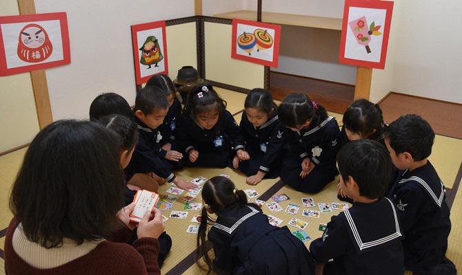 お正月遊び（聖和学院幼稚園）